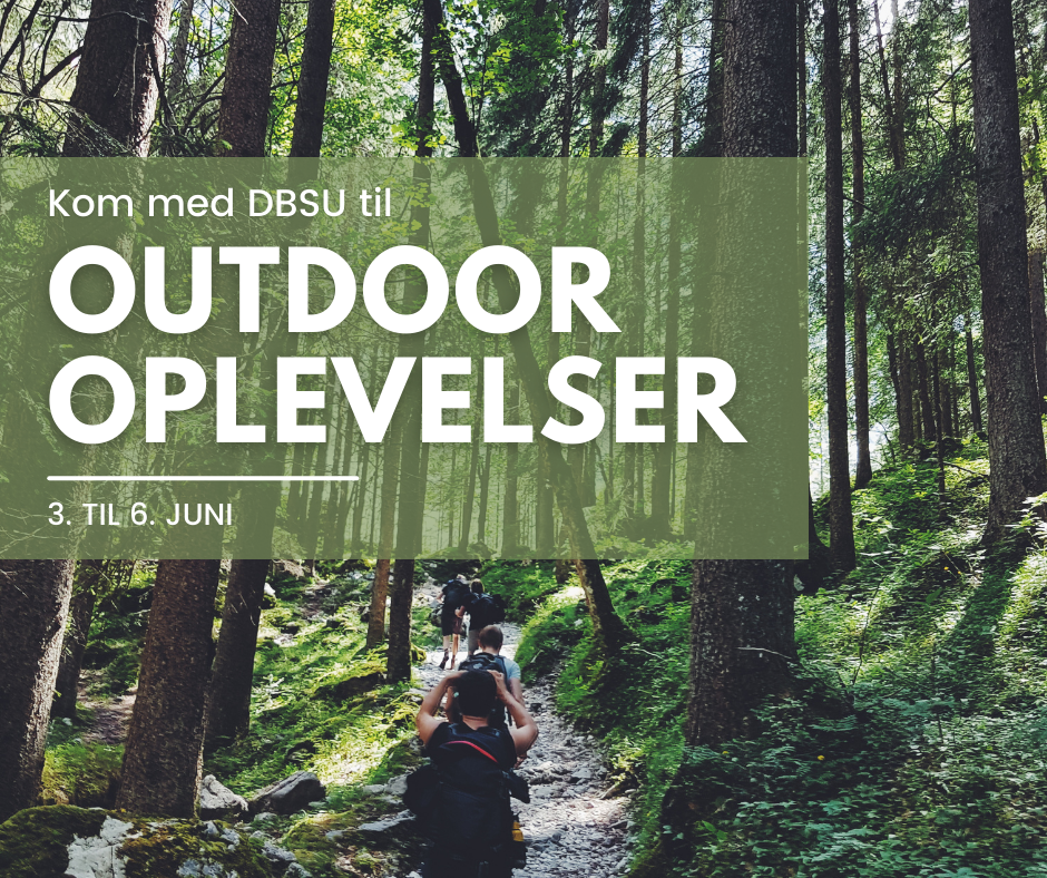 Billede af mennesker der vandrer i skoven. Tekst: Kom med DBSU til outdoor oplevelser